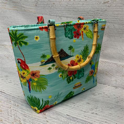 hawaiian print tote bags.